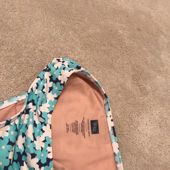 GUC Two piece swimsuit - Picture 4 of 4